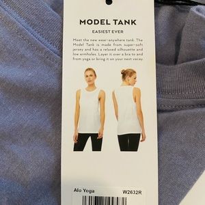 ALO Yoga model tank